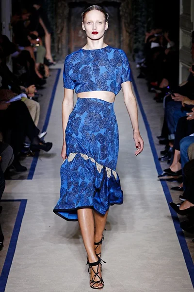 Look 18